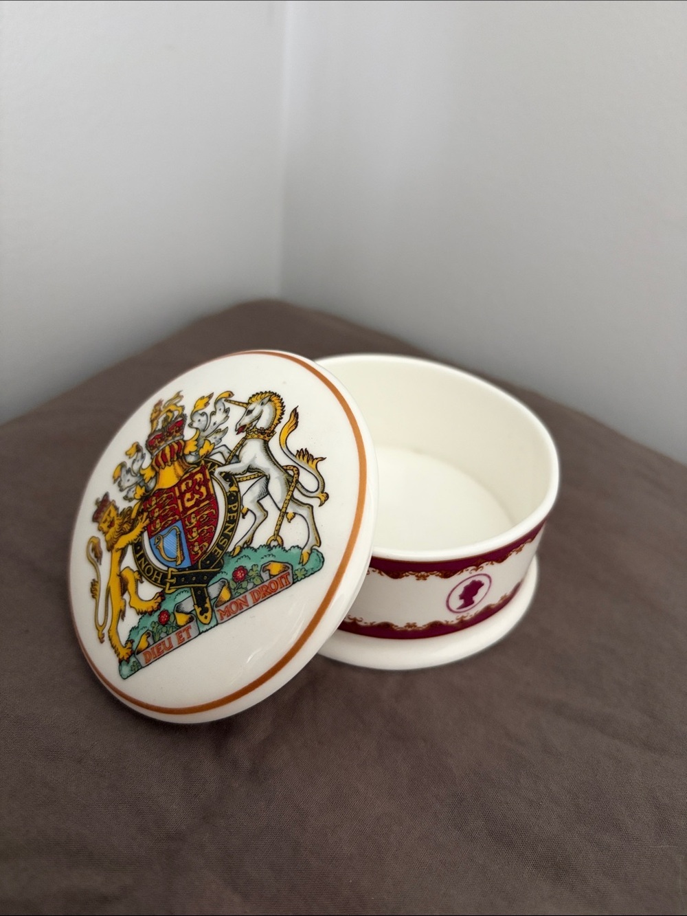 Royal Diamond Jubilee Commemorative Trinket Box – Queen Elizabeth II (1952-2012)
